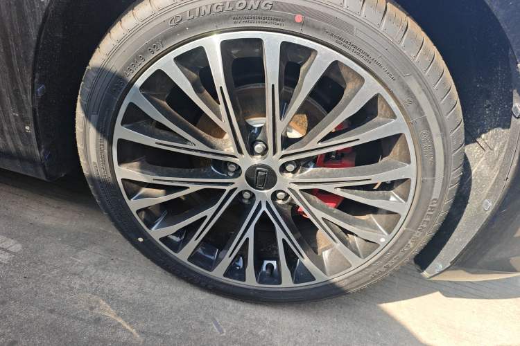 Used Bestune B70 2024 Dragon Edition 1.5T Leading Model Right Front Wheel Hub