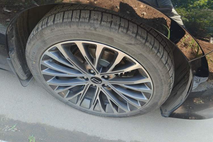 Used Bestune B70 2024 Dragon Edition 1.5T Leading Model Right Front Wheel Hub