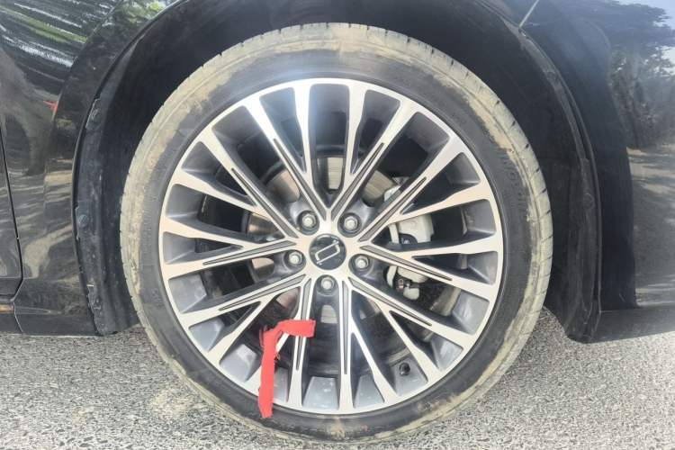 Used Bestune B70 2024 Dragon Edition 1.5T Leading Model Right Front Wheel Hub