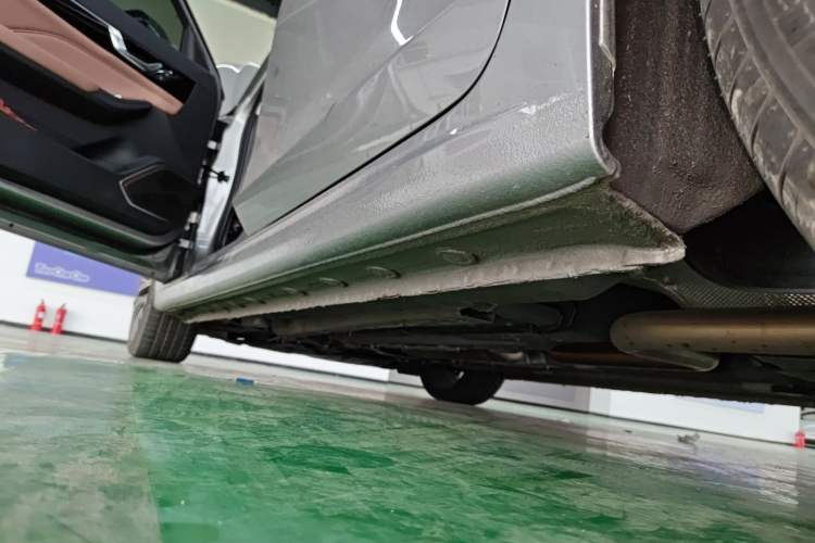 Used Bestune B70 2024 Dragon Edition 1.5T Leading Model Left Side Sill