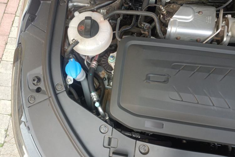 Used Bestune B70 2024 Dragon Edition 1.5T Leading Model Engine Bay Right