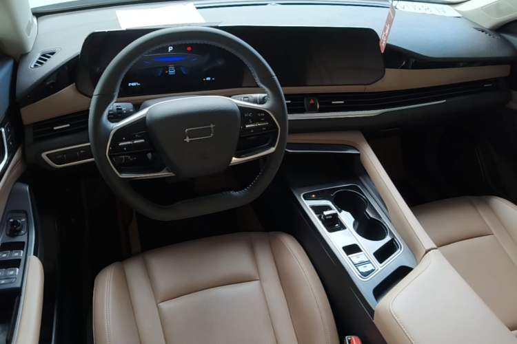 Used Bestune B70 2024 Dragon Edition 1.5T Leading Model Center Console