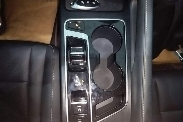 Used Bestune B70 2024 Dragon Edition 1.5T Leading Model Gear Lever