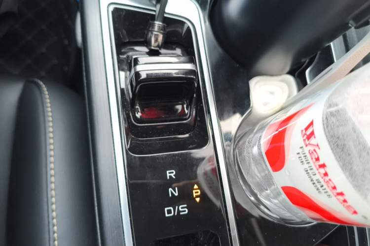 Used Bestune B70 2024 Dragon Edition 1.5T Leading Model Gear Lever