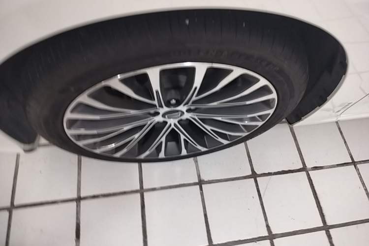 Used Bestune B70 2024 Dragon Edition 1.5T Leading Model Left Front Wheel Hub