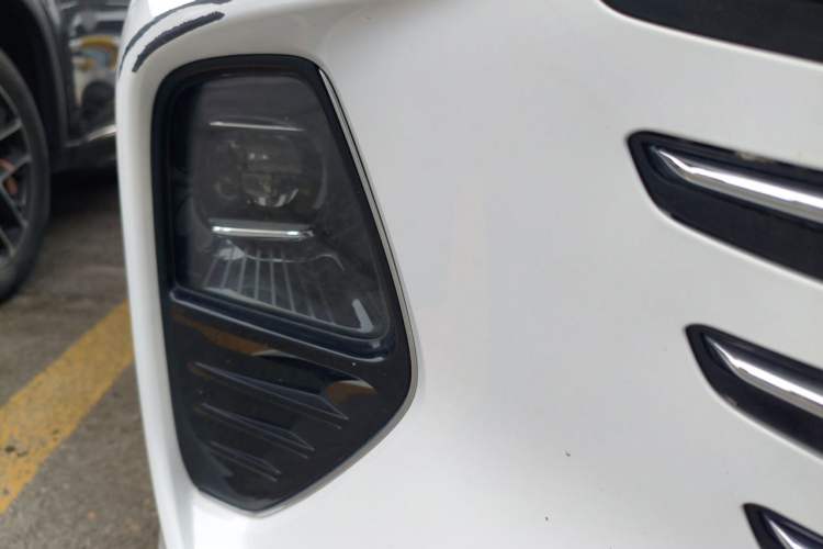 Used Bestune B70 2024 Dragon Edition 1.5T Leading Model Right Front Headlight
