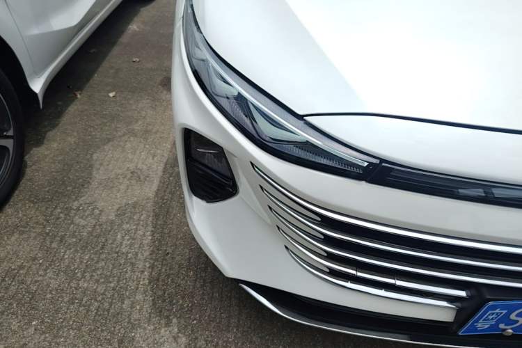Used Bestune B70 2024 Fourth Generation 2.0T Lingyu Version Right Front Headlight