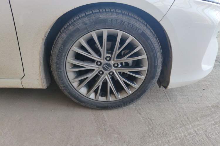 Used Bestune B70 2024 Fourth Generation 2.0T Lingyu Version Right Front Wheel Hub