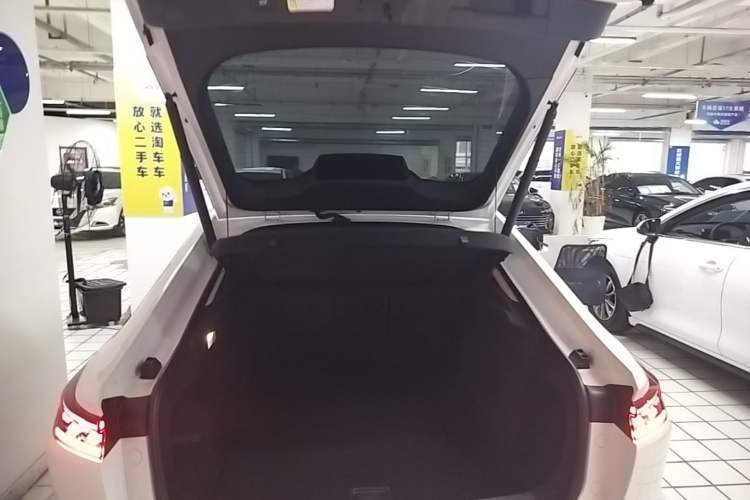 Used Bestune B70 2024 Dragon Edition 1.5T Leading Model Trunk