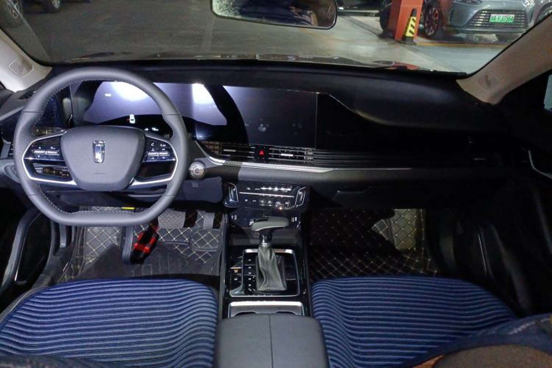 Used Bestune B70 2025 Dragon Edition 1.5T Quality Enjoyment Model Center Console