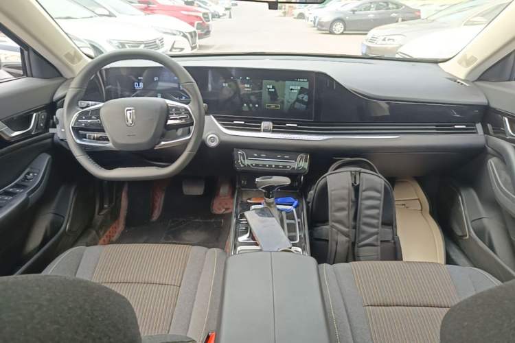 Used Bestune B70 2025 Dragon Edition 1.5T Quality Enjoyment Model Center Console