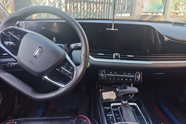 Used Bestune B70 2025 Dragon Edition 1.5T Quality Enjoyment Model Center Console