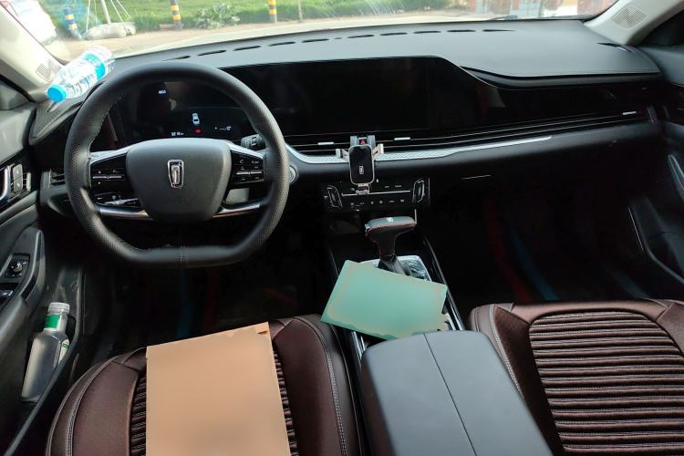 Used Bestune B70 2025 Dragon Edition 1.5T Quality Enjoyment Model Center Console