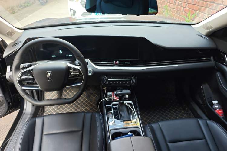 Used Bestune B70 2025 Dragon Edition 1.5T Quality Enjoyment Model Center Console