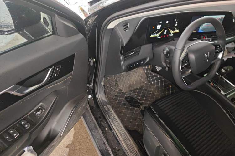 Used Bestune B70 2025 Dragon Edition 1.5T Quality Enjoyment Model Driver Seat