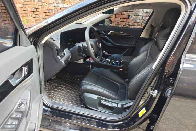 Used Bestune B70 2025 Dragon Edition 1.5T Quality Enjoyment Model Driver Seat