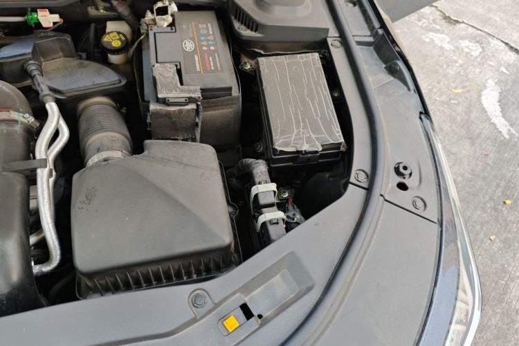 Used Bestune B70 2025 Dragon Edition 1.5T Quality Enjoyment Model Engine Bay Left