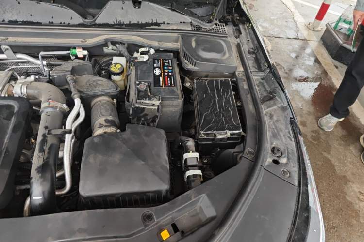 Used Bestune B70 2025 Dragon Edition 1.5T Quality Enjoyment Model Engine Bay Left