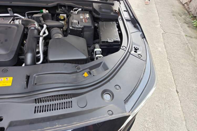 Used Bestune B70 2025 Dragon Edition 1.5T Quality Enjoyment Model Engine Bay Left