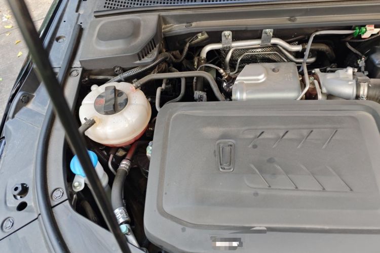 Used Bestune B70 2025 Dragon Edition 1.5T Quality Enjoyment Model Engine Bay Right