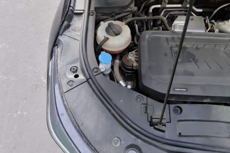 Used Bestune B70 2025 Dragon Edition 1.5T Comfort Model Engine Bay Right
