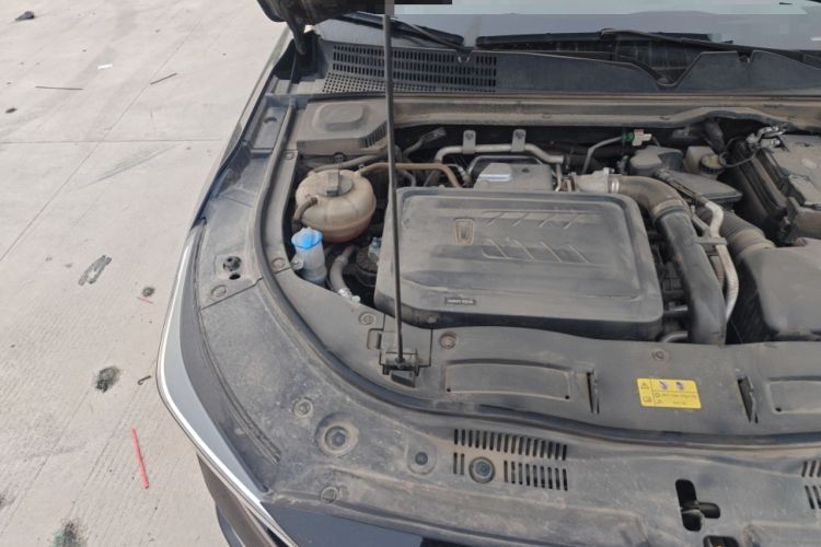 Used Bestune B70 2025 Dragon Edition 1.5T Enjoyment Model Engine Bay Right