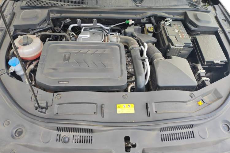 Used Bestune B70 2025 Dragon Edition 1.5T Quality Enjoyment Model Engine Bay