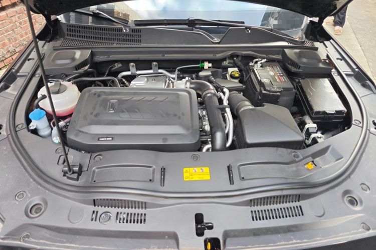 Used Bestune B70 2025 Dragon Edition 1.5T Quality Enjoyment Model Engine Bay