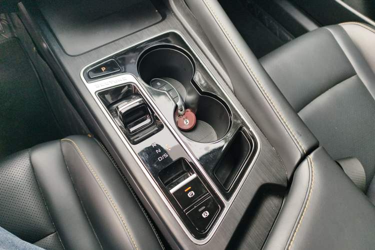 Used Bestune B70 2025 Dragon Edition 1.5T Enjoyment Model Gear Lever