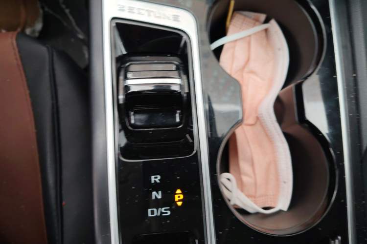 Used Bestune B70 2025 Dragon Edition 1.5T Enjoyment Model Gear Lever