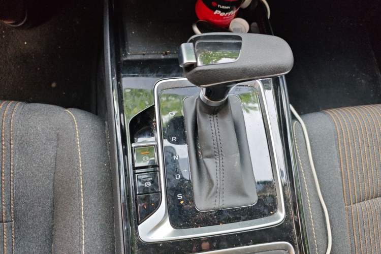 Used Bestune B70 2025 Dragon Edition 1.5T Quality Enjoyment Model Gear Lever