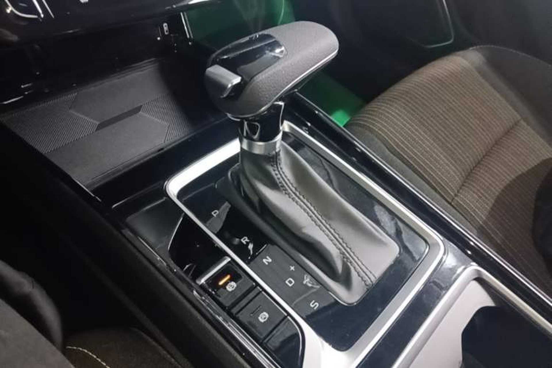 Used Bestune B70 2025 Dragon Edition 1.5T Quality Enjoyment Model Gear Lever