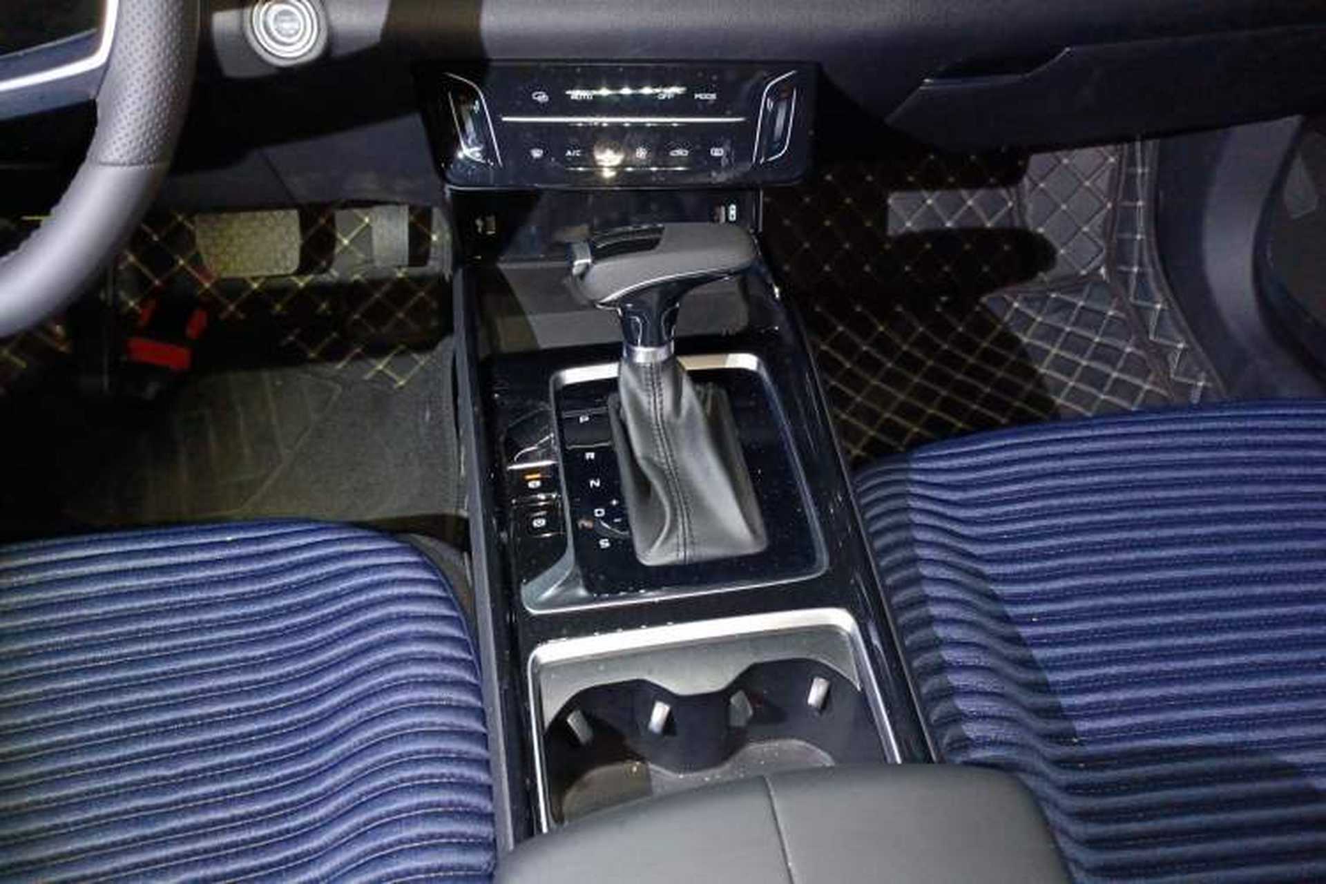 Used Bestune B70 2025 Dragon Edition 1.5T Quality Enjoyment Model Gear Lever