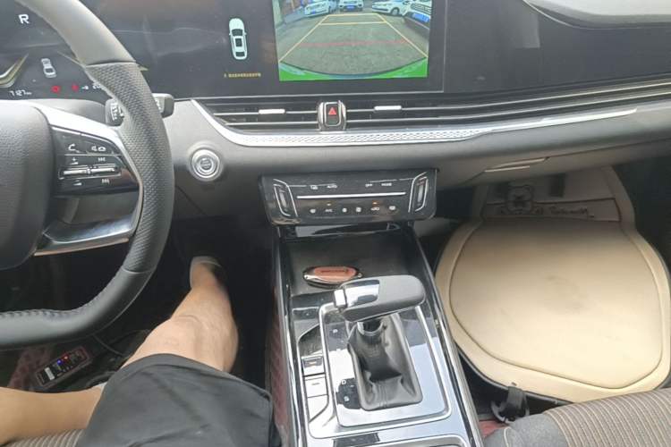 Used Bestune B70 2025 Dragon Edition 1.5T Quality Enjoyment Model Gear Lever