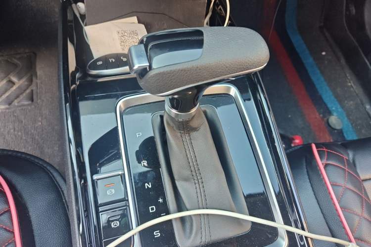 Used Bestune B70 2025 Dragon Edition 1.5T Quality Enjoyment Model Gear Lever
