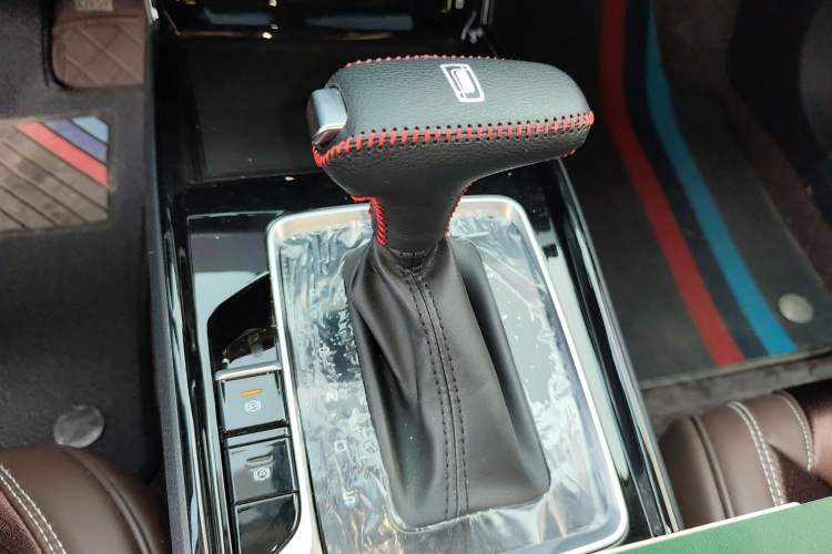 Used Bestune B70 2025 Dragon Edition 1.5T Quality Enjoyment Model Gear Lever