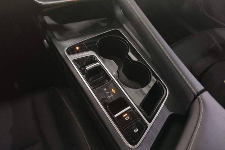 Used Bestune B70 2025 Dragon Edition 1.5T Enjoyment Model Gear Lever