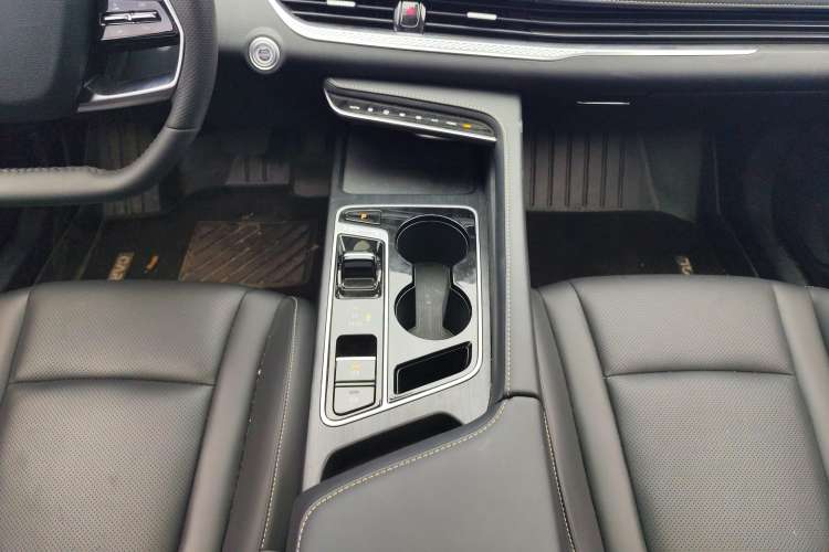 Used Bestune B70 2025 Dragon Edition 1.5T Enjoyment Model Gear Lever