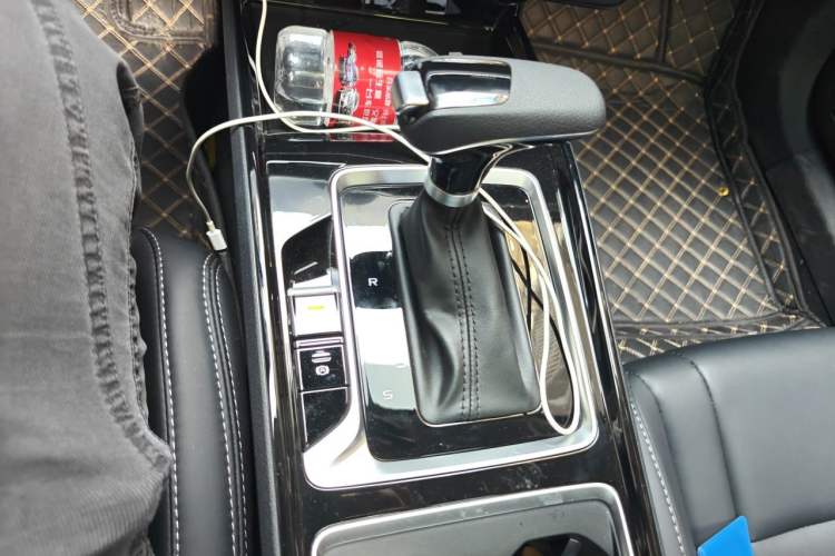 Used Bestune B70 2025 Dragon Edition 1.5T Quality Enjoyment Model Gear Lever