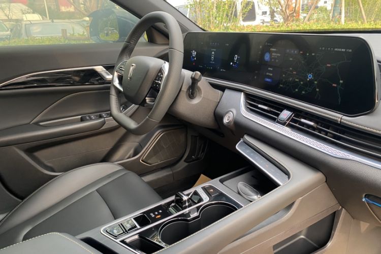 Used Bestune B70 2025 Dragon Edition 1.5T Black Knight Interior 7