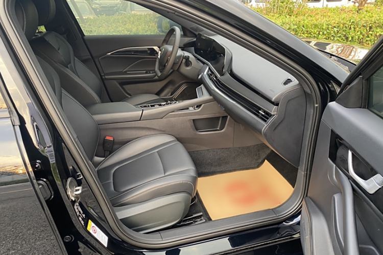 Used Bestune B70 2025 Dragon Edition 1.5T Black Knight Interior 8