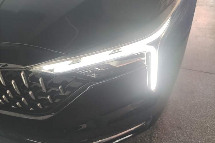 Used Bestune B70 2025 Dragon Edition 1.5T Quality Enjoyment Model Left Front Headlight