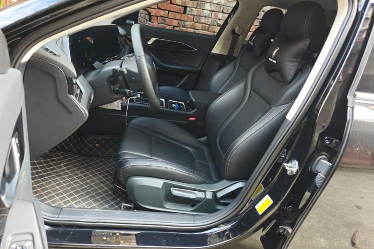 Used Bestune B70 2025 Dragon Edition 1.5T Quality Enjoyment Model Left Front Seat