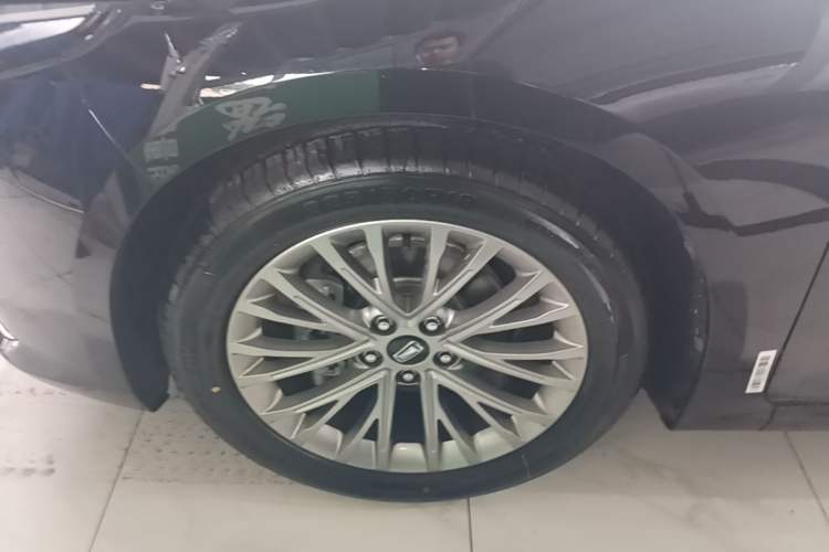 Used Bestune B70 2025 Dragon Edition 1.5T Quality Enjoyment Model Left Front Wheel Hub