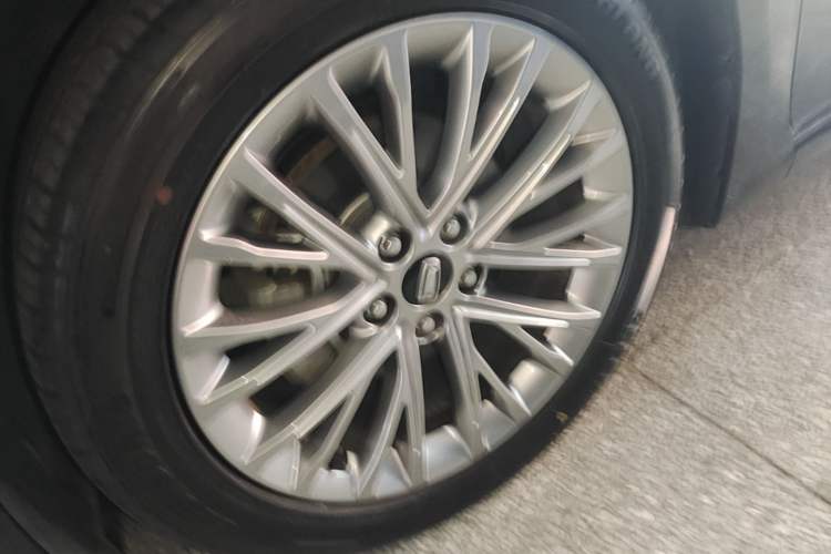 Used Bestune B70 2025 Dragon Edition 1.5T Quality Enjoyment Model Left Front Wheel Hub