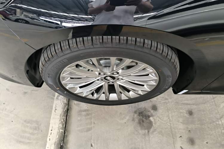 Used Bestune B70 2025 Dragon Edition 1.5T Quality Enjoyment Model Left Front Wheel Hub
