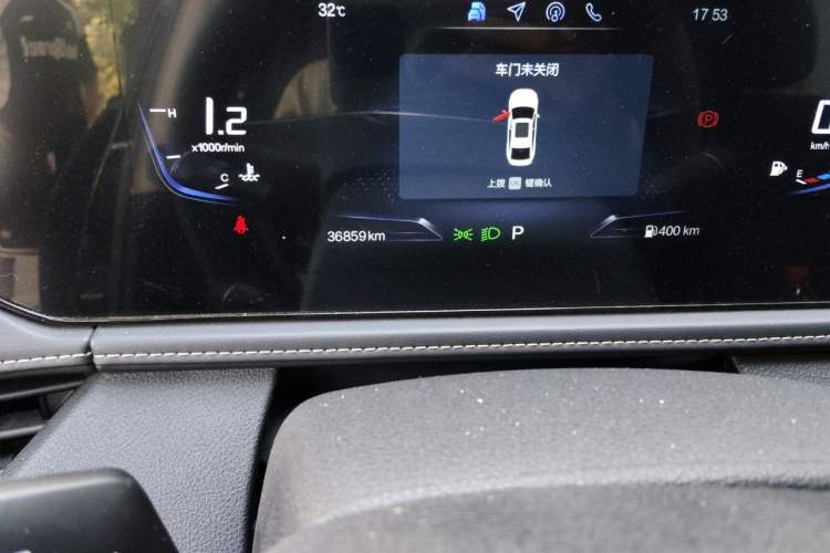 Used Bestune B70 2025 Dragon Edition 1.5T Comfort Model Odometer Close Up