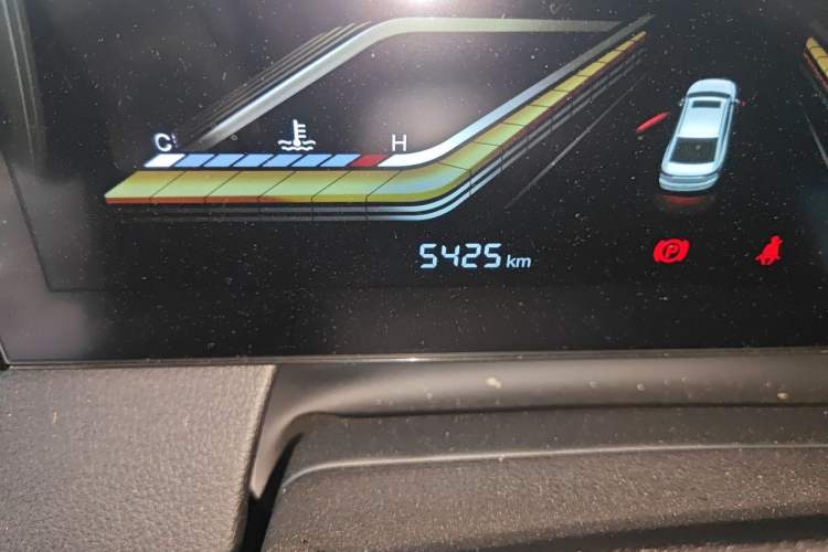 Used Bestune B70 2025 Dragon Edition 1.5T Quality Enjoyment Model Odometer Close Up