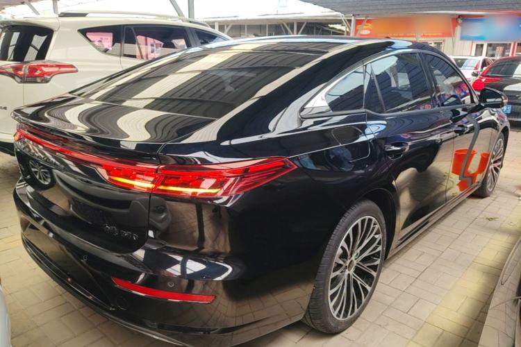 Used Bestune B70 2025 Dragon Edition 1.5T Black Knight Rear Right 45 Deg