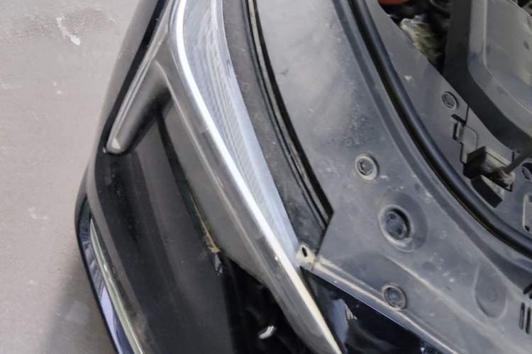 Used Bestune B70 2025 Dragon Edition 1.5T Comfort Model Right Front Headlight